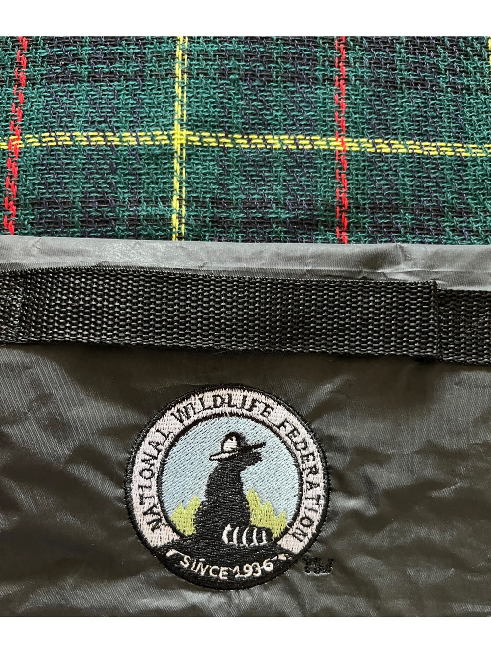 National Wildlife Federation foldable plaid picnic blanket classic tartan design - Picture 3 of 9
